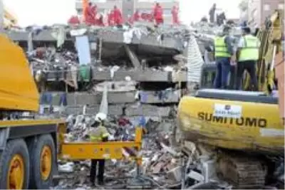 Son dakika! İzmir'de 17 saattir arama kurtarma çalışmaları devam ediyor Son dakika! İzmir'de 17 saattir arama kurtarma çalışmaları devam ediyor