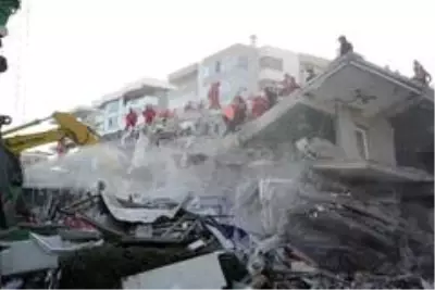 Son dakika! İzmir'de 17 saattir arama kurtarma çalışmaları devam ediyor Son dakika! İzmir'de 17 saattir arama kurtarma çalışmaları devam ediyor
