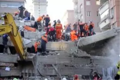 Son dakika! İzmir'de 17 saattir arama kurtarma çalışmaları devam ediyor Son dakika! İzmir'de 17 saattir arama kurtarma çalışmaları devam ediyor