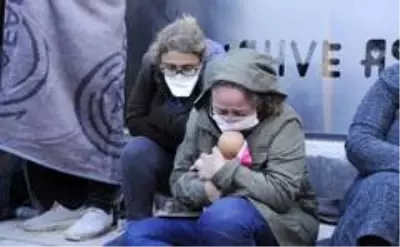 Son dakika! İzmir'de 17 saattir arama kurtarma çalışmaları devam ediyor Son dakika! İzmir'de 17 saattir arama kurtarma çalışmaları devam ediyor