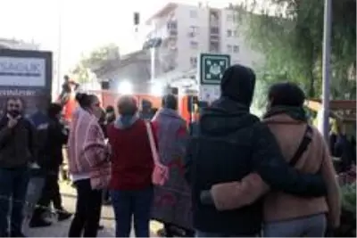 Son dakika! İzmir'de 17 saattir arama kurtarma çalışmaları devam ediyor Son dakika! İzmir'de 17 saattir arama kurtarma çalışmaları devam ediyor