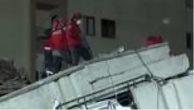 İzmir'de 9 binada arama kurtarma çalışmaları devam ediyor (3)