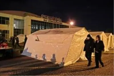İzmir'de çadır kentte kalan vatandaşlar depremde yaşadığı büyük paniği anlattı İzmir'de çadır kentte kalan vatandaşlar depremde yaşadığı büyük paniği anlattı