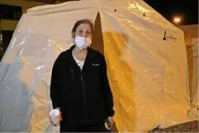 İzmir'de çadır kentte kalan vatandaşlar depremde yaşadığı büyük paniği anlattı İzmir'de çadır kentte kalan vatandaşlar depremde yaşadığı büyük paniği anlattı