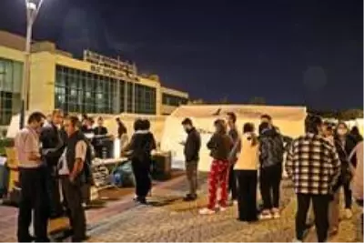 İzmir'de çadır kentte kalan vatandaşlar depremde yaşadığı büyük paniği anlattı İzmir'de çadır kentte kalan vatandaşlar depremde yaşadığı büyük paniği anlattı
