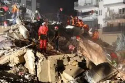 İzmir umut sessizliğine büründü İzmir umut sessizliğine büründü