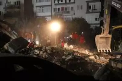 İzmir umut sessizliğine büründü İzmir umut sessizliğine büründü