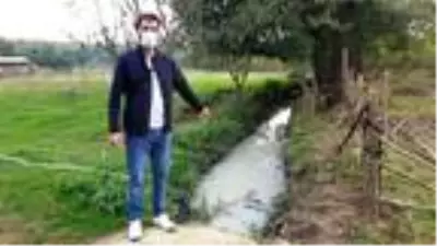 Kirlilik nedeniyle derenin rengi değişti Kirlilik nedeniyle derenin rengi değişti
