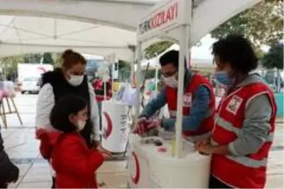 Kızılay Haftası'nda çocuklar hijyen ve deprem konusunda bilinçlendirildi Kızılay Haftası'nda çocuklar hijyen ve deprem konusunda bilinçlendirildi
