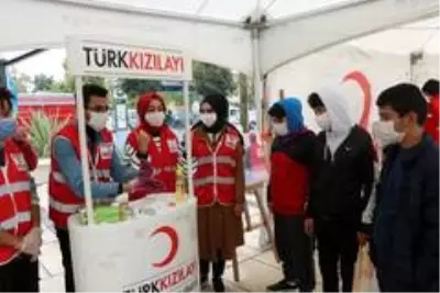 Kızılay Haftası'nda çocuklar hijyen ve deprem konusunda bilinçlendirildi Kızılay Haftası'nda çocuklar hijyen ve deprem konusunda bilinçlendirildi