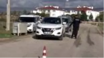 Korona virüs nedeniyle bir mahallenin giriş ve çıkışları kontrol altına alındı Korona virüs nedeniyle bir mahallenin giriş ve çıkışları kontrol altına alındı