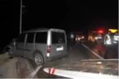 Osmaniye'de hafif ticari araç ile otomobil çarpıştı: 1 ölü, 3 yaralı Osmaniye'de hafif ticari araç ile otomobil çarpıştı: 1 ölü, 3 yaralı