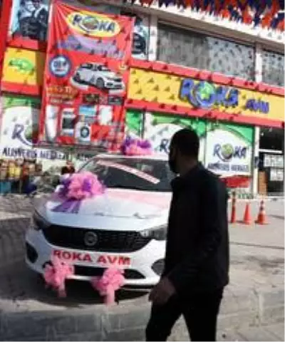 Roka'dan 65 TL'lik alışverişe araba Roka'dan 65 TL'lik alışverişe araba