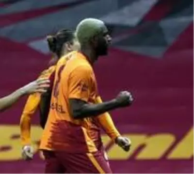 Ryan Babel ligdeki ilk golünü attı Ryan Babel ligdeki ilk golünü attı