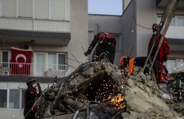 Son Dakika: İzmir'deki depremde ölü sayısı 35'e yükseldi