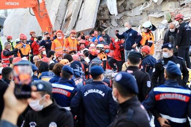 Son Dakika: İzmir'deki depremde ölü sayısı 35'e yükseldi Son Dakika: İzmir'deki depremde ölü sayısı 35'e yükseldi