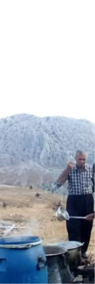 Son dakika... Su kuyusu kazarken göçük altında kalan baba- oğul öldü Son dakika... Su kuyusu kazarken göçük altında kalan baba- oğul öldü