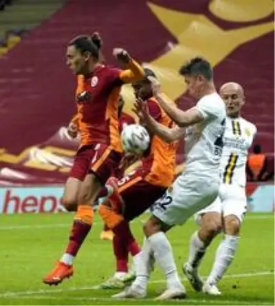 Galatasaray, Ryan Babel'in attığı golle Ankaragücü'nü 1-0 mağlup etti Galatasaray, Ryan Babel'in attığı golle Ankaragücü'nü 1-0 mağlup etti