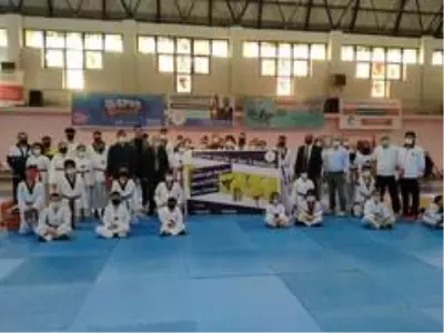 Erzurumlu tekvandocular, Zekeriya Tutar anısına tatamiye çıktı Erzurumlu tekvandocular, Zekeriya Tutar anısına tatamiye çıktı