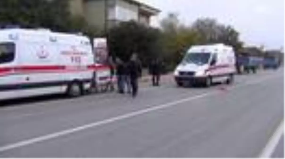 Traktörle otomobil çarpıştı: 2 yaralı