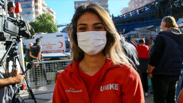 UMKE personeli Eda, enkaz altındaki İnci Okan'a davranışlarıyla gönüllere taht kurdu - İzmir