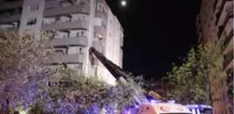 Yan yatan binada arama kurtarma çalışmaları devam ...