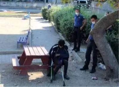 Son dakika haberi... Zeytinköy'de parklarda uyuşturucu denetimi Son dakika haberi... Zeytinköy'de parklarda uyuşturucu denetimi