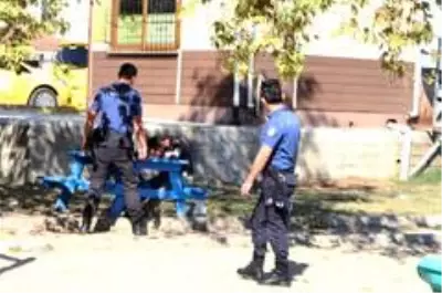 Son dakika haberi... Zeytinköy'de parklarda uyuşturucu denetimi Son dakika haberi... Zeytinköy'de parklarda uyuşturucu denetimi