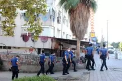 Son dakika haberi... Zeytinköy'de parklarda uyuşturucu denetimi Son dakika haberi... Zeytinköy'de parklarda uyuşturucu denetimi