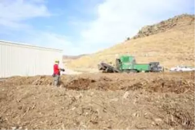 Kayseri Büyükşehir Belediyesi, 199 ton bitkisel atığı gübreye dönüştürüyor Kayseri Büyükşehir Belediyesi, 199 ton bitkisel atığı gübreye dönüştürüyor