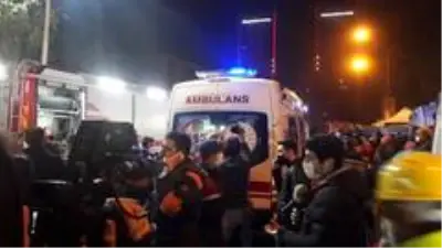70 yaşındaki Ahmet Çitim, depremden 33 saat sonra enkazdan sağ çıkarıldı 70 yaşındaki Ahmet Çitim, depremden 33 saat sonra enkazdan sağ çıkarıldı