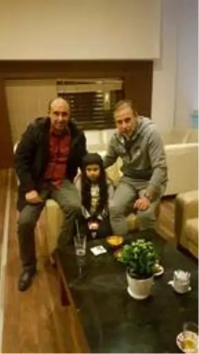 Abdullah Avcı müjdeyi Serikli hayranı Ceylin Koca'ya verdi: Antalya'ya geliyorum Abdullah Avcı müjdeyi Serikli hayranı Ceylin Koca'ya verdi: Antalya'ya geliyorum