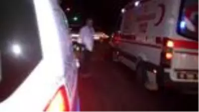 Adana'da 3 otomobil çarpıştı: 3 yaralı Adana'da 3 otomobil çarpıştı: 3 yaralı
