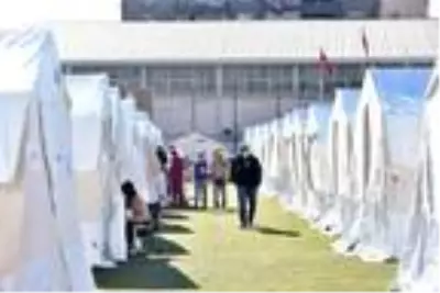 AFAD, çadır kentlerle İzmirlilerin yanında AFAD, çadır kentlerle İzmirlilerin yanında