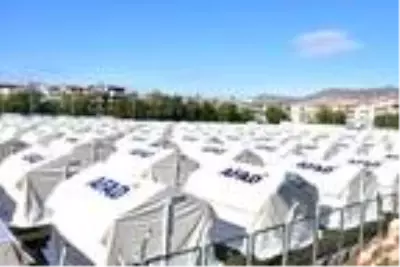 AFAD, çadır kentlerle İzmirlilerin yanında AFAD, çadır kentlerle İzmirlilerin yanında