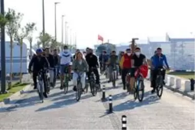 AK Parti Milletvekili Çokal, gençlerle pedal çevirdi AK Parti Milletvekili Çokal, gençlerle pedal çevirdi