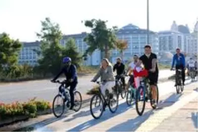 AK Parti Milletvekili Çokal, gençlerle pedal çevirdi AK Parti Milletvekili Çokal, gençlerle pedal çevirdi