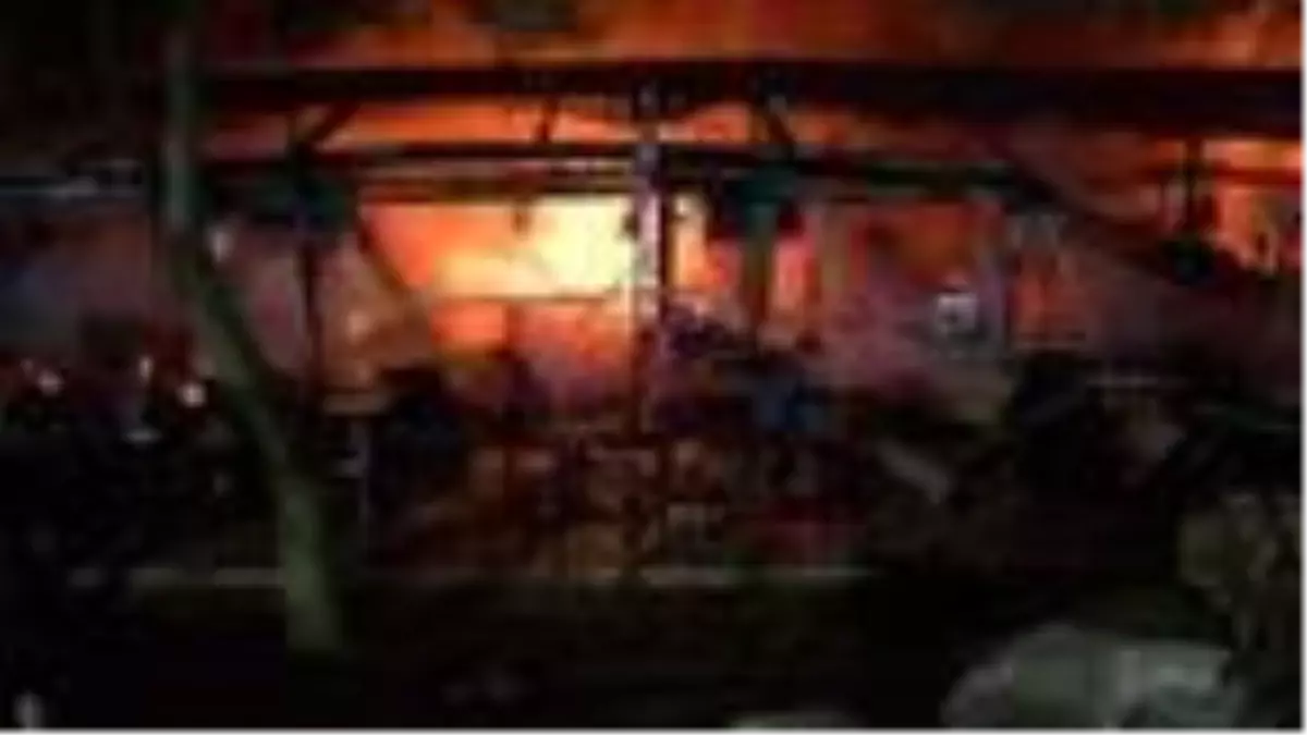 Bayrampaşa'da kafede yangın