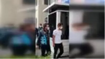 Beşiktaş'ta değnekçiler önce kameraya daha sonra da polise yakalandı Beşiktaş'ta değnekçiler önce kameraya daha sonra da polise yakalandı