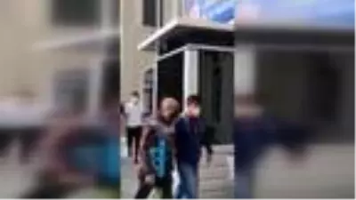 Beşiktaş'ta değnekçiler önce kameraya daha sonra da polise yakalandı Beşiktaş'ta değnekçiler önce kameraya daha sonra da polise yakalandı