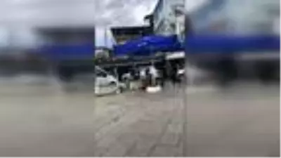 Beşiktaş'ta değnekçiler önce kameraya daha sonra da polise yakalandı Beşiktaş'ta değnekçiler önce kameraya daha sonra da polise yakalandı