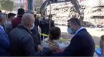 Son dakika... Çocuklarının oyuncaklarına sarılan Nilay Yücel'in umutlu bekleyişi sürüyor Son dakika... Çocuklarının oyuncaklarına sarılan Nilay Yücel'in umutlu bekleyişi sürüyor