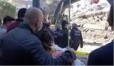 Son dakika... Çocuklarının oyuncaklarına sarılan Nilay Yücel'in umutlu bekleyişi sürüyor Son dakika... Çocuklarının oyuncaklarına sarılan Nilay Yücel'in umutlu bekleyişi sürüyor