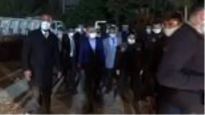 Son dakika! Cumhurbaşkanı Yardımcısı Oktay, Emrah Sitesi enkazındaki arama kurtarma çalışmalarını inceledi Son dakika! Cumhurbaşkanı Yardımcısı Oktay, Emrah Sitesi enkazındaki arama kurtarma çalışmalarını inceledi