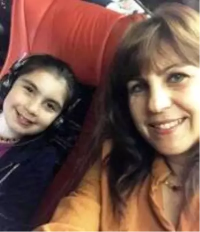 Depremzede anne ve kızı, memleketleri Karacasu'da yan yana defnedildi Depremzede anne ve kızı, memleketleri Karacasu'da yan yana defnedildi