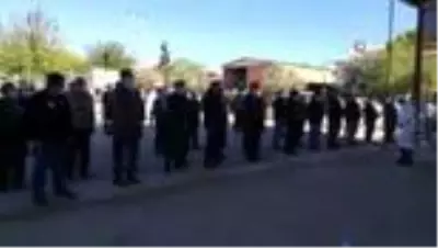 Depremzede anne ve kızı, memleketleri Karacasu'da yan yana defnedildi Depremzede anne ve kızı, memleketleri Karacasu'da yan yana defnedildi