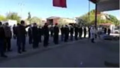 Depremzede anne ve kızı, memleketleri Karacasu'da yan yana defnedildi Depremzede anne ve kızı, memleketleri Karacasu'da yan yana defnedildi