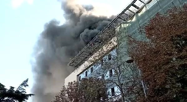 İstanbul Üniversitesi Çapa Tıp Fakültesi Hastanesi inşaatında yangın çıktı