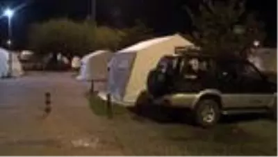 Rıza Bey Apartmanı ve Doğanlar Apartmanı'nda arama kurtarma çalışmaları devam ediyor Rıza Bey Apartmanı ve Doğanlar Apartmanı'nda arama kurtarma çalışmaları devam ediyor