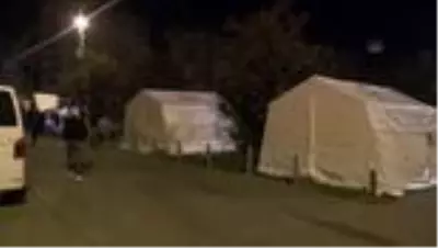 Rıza Bey Apartmanı ve Doğanlar Apartmanı'nda arama kurtarma çalışmaları devam ediyor Rıza Bey Apartmanı ve Doğanlar Apartmanı'nda arama kurtarma çalışmaları devam ediyor